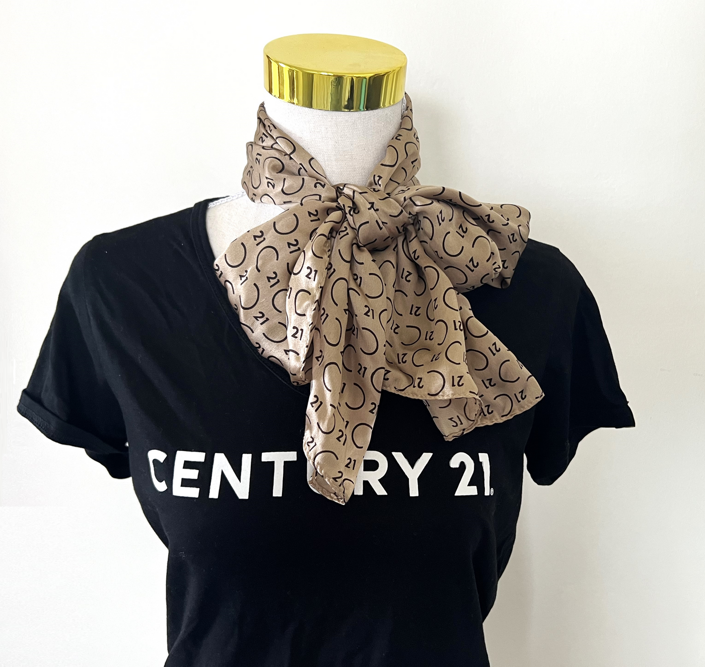 Ic: Louis Vuitton Silk Scarf